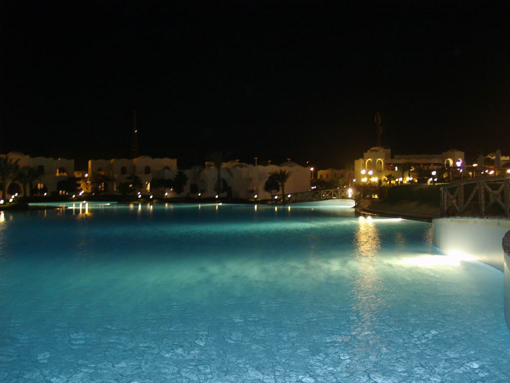 Ночной Hilton.